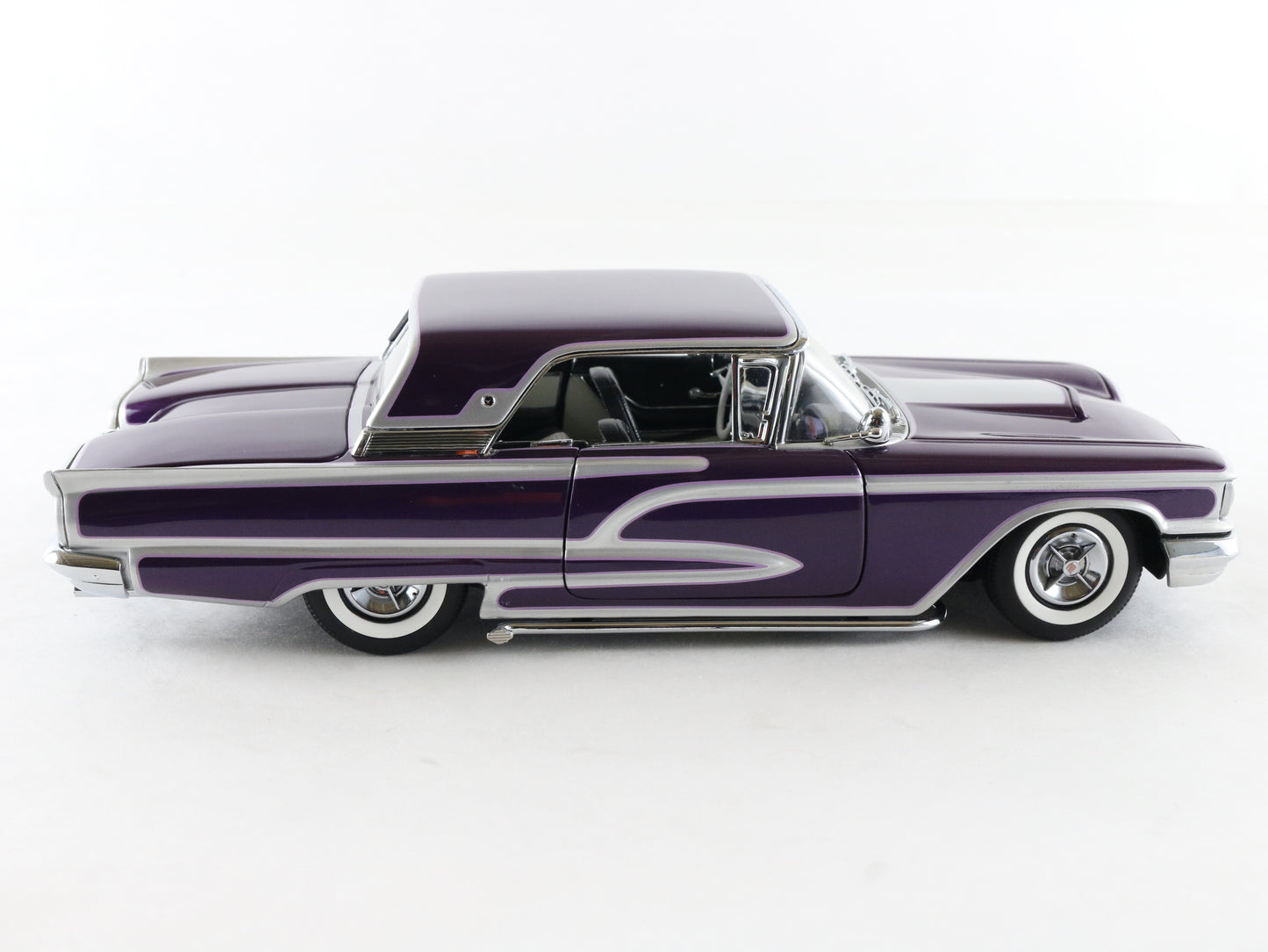 1958 Ford Thunderbird Watson Custom Purple Danbury Mint 1:24 Model Car