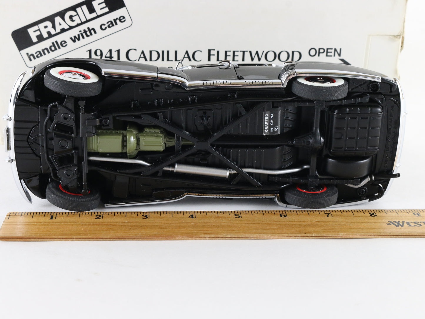 1941 Cadillac Fleetwood Series 60 Special Black Classic Danbury 1:24 Diecast