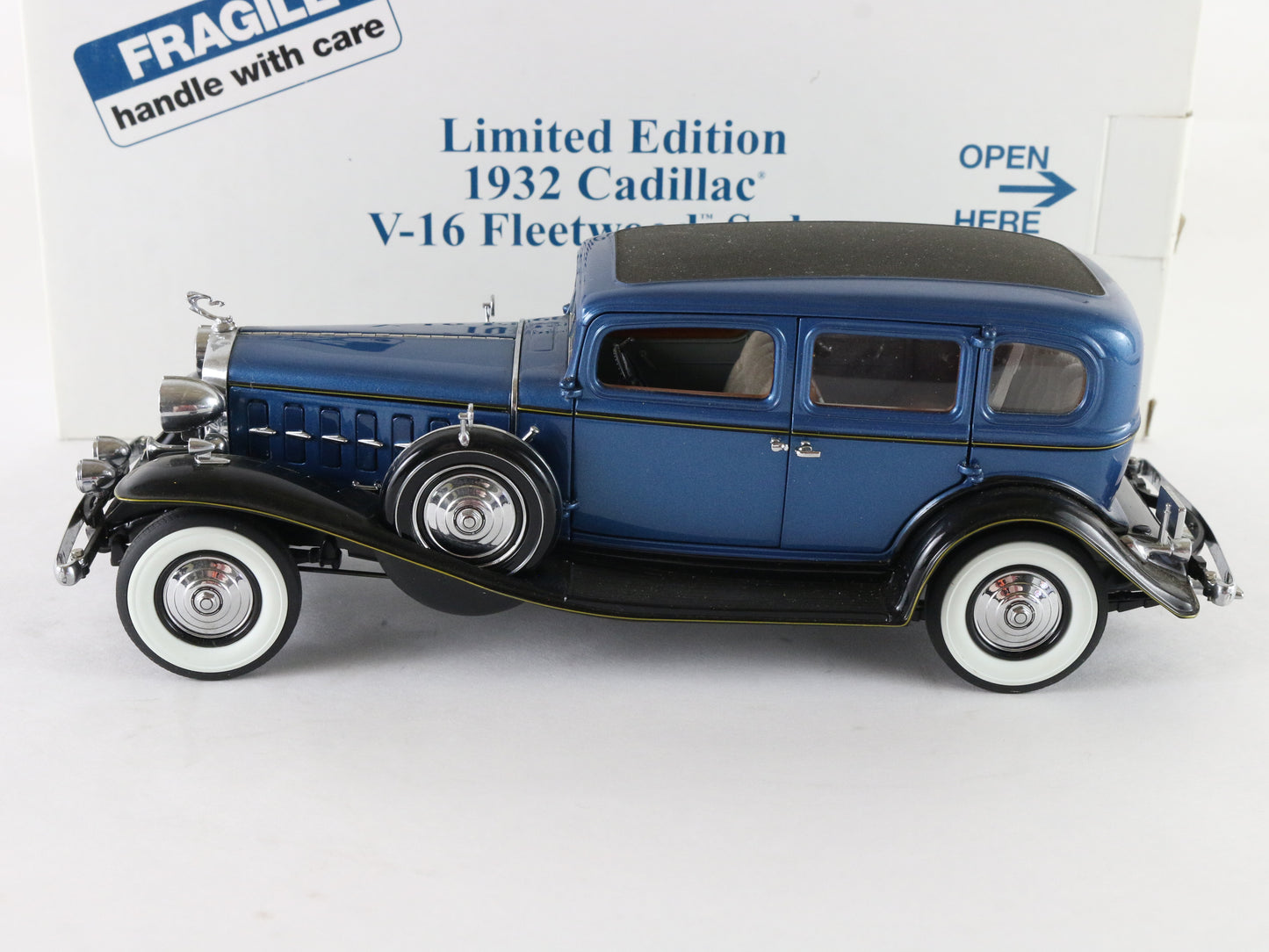 1932 Cadillac V-16 452-B Fleetwood Sedan Blue Danbury 1:24 Diecast 1332/5000