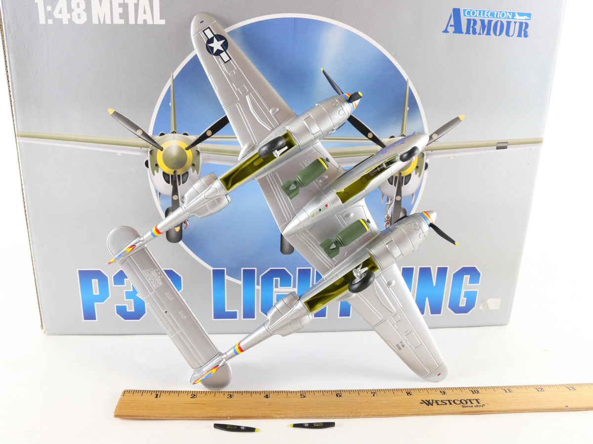 P38J Lightning Lockheed USAAF Fighter Plane Armour 1:48 98137 Model READ