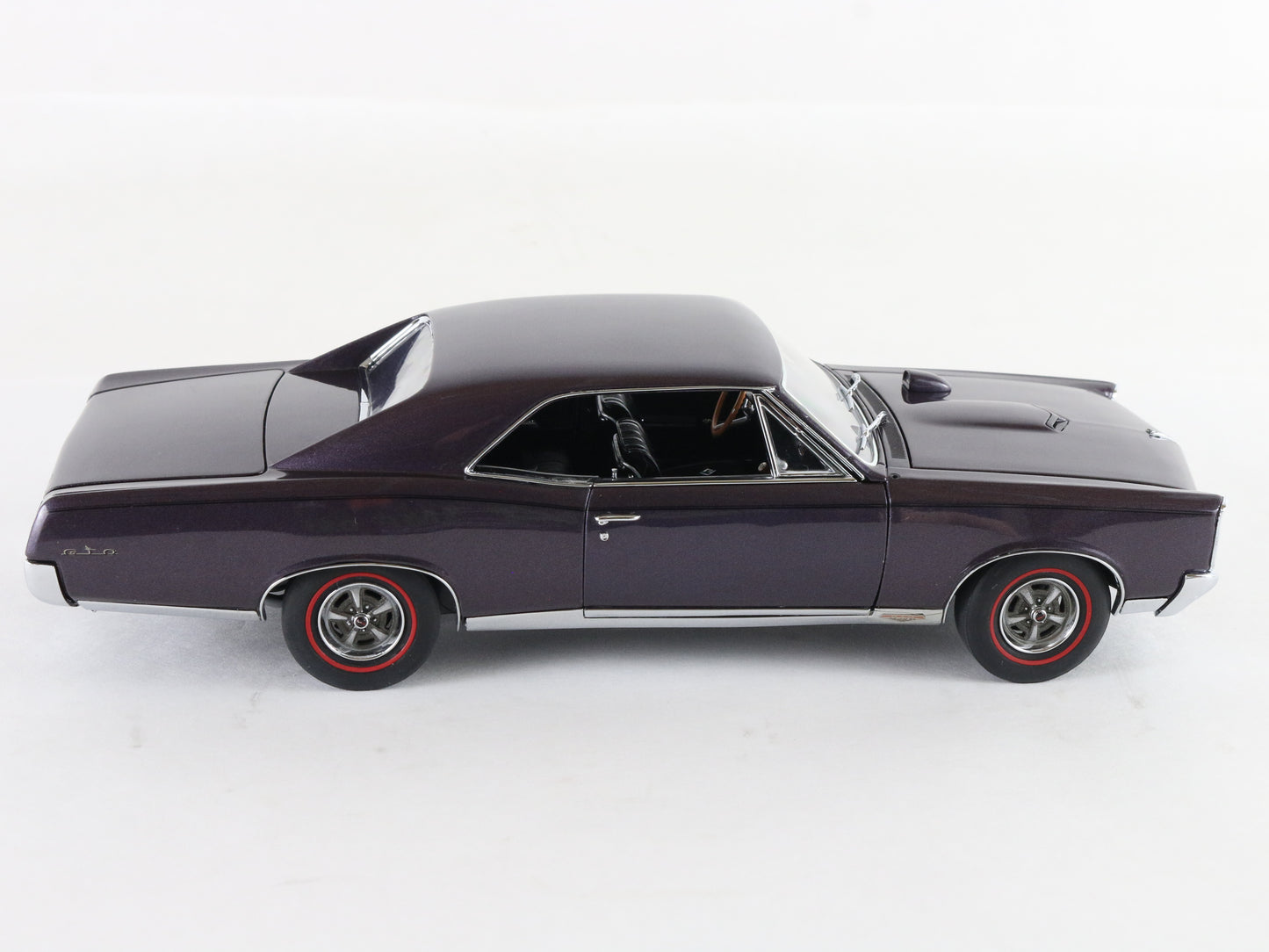 1967 Pontiac GTO Hardtop Plum Mist Purple Danbury Mint 1:24 Diecast Model Car