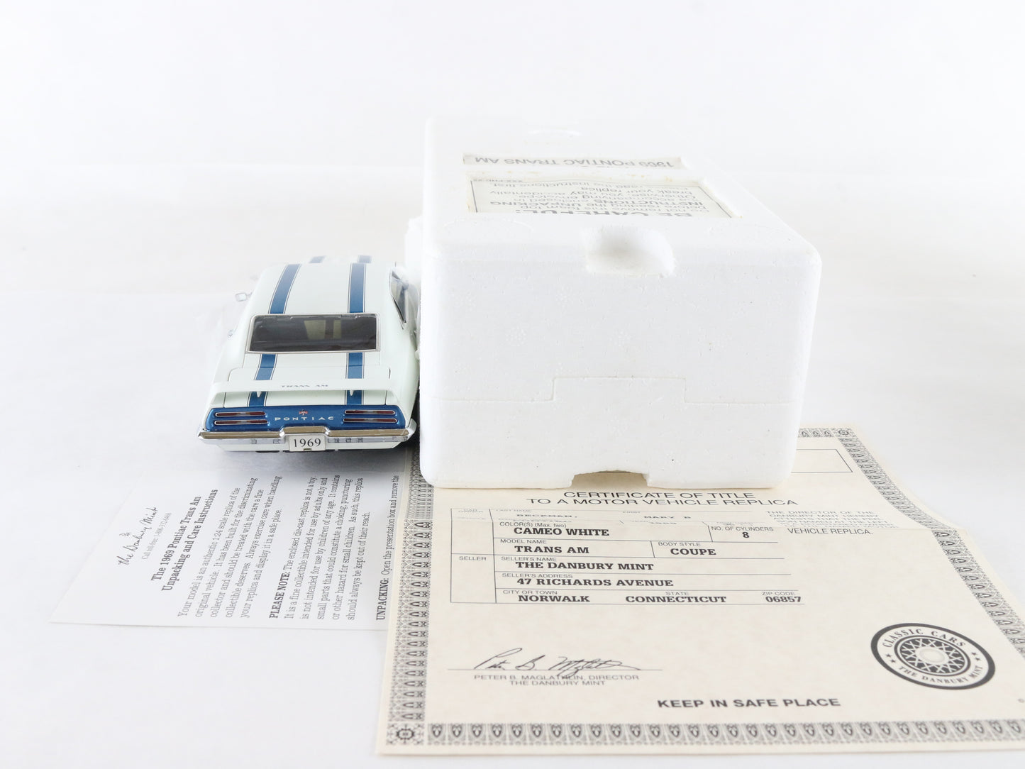 1969 Pontiac Trans Am Coupe Cameo White Blue Danbury Mint 1:24 Diecast Model