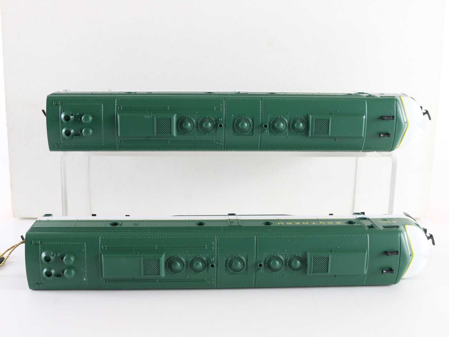 Rivarossi HO Southern Crescent 6911 EMD E-8A Diesel Locomotives Set