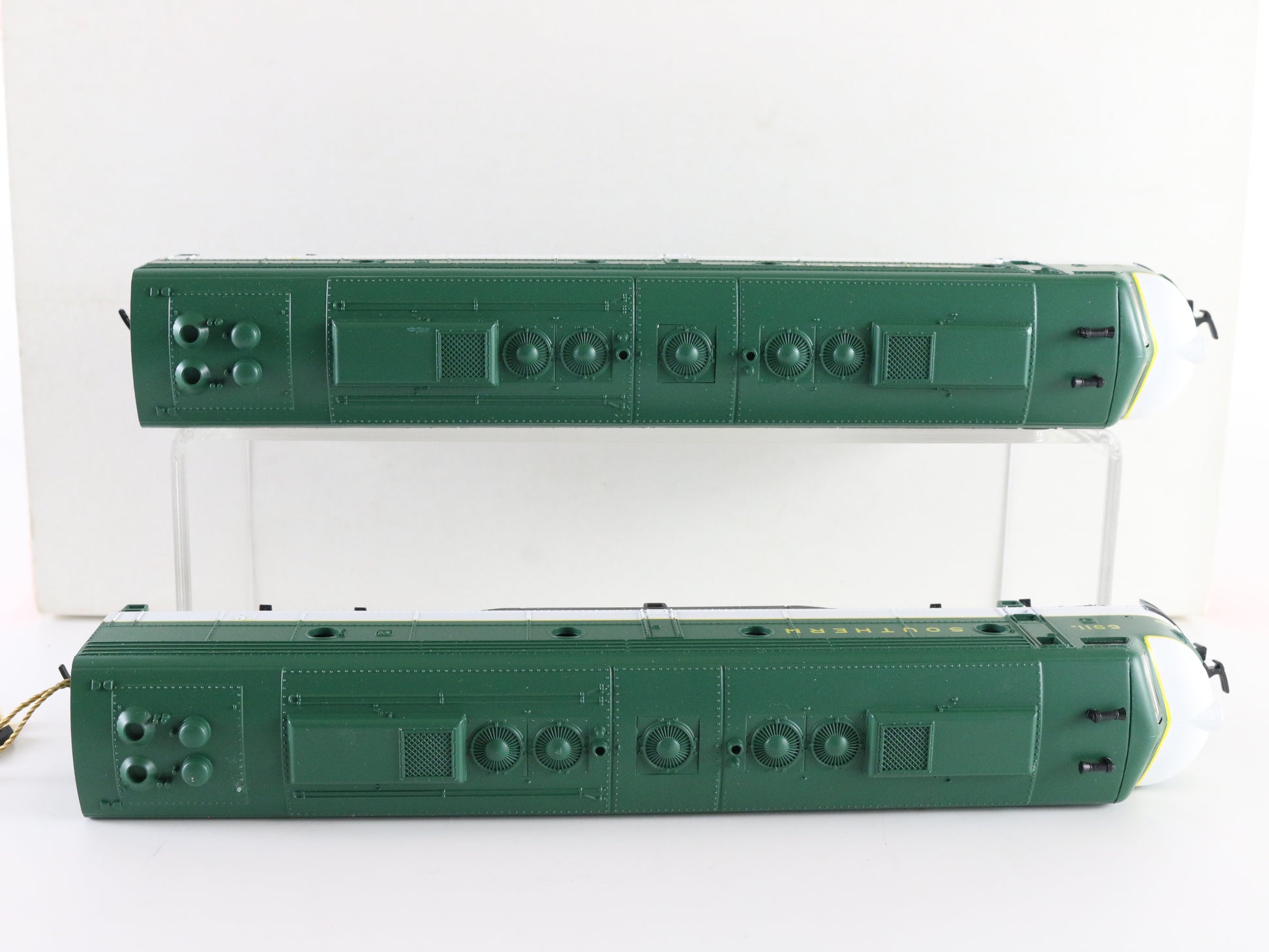 Rivarossi HO Southern Crescent 6911 EMD E-8A Diesel Locomotives Set