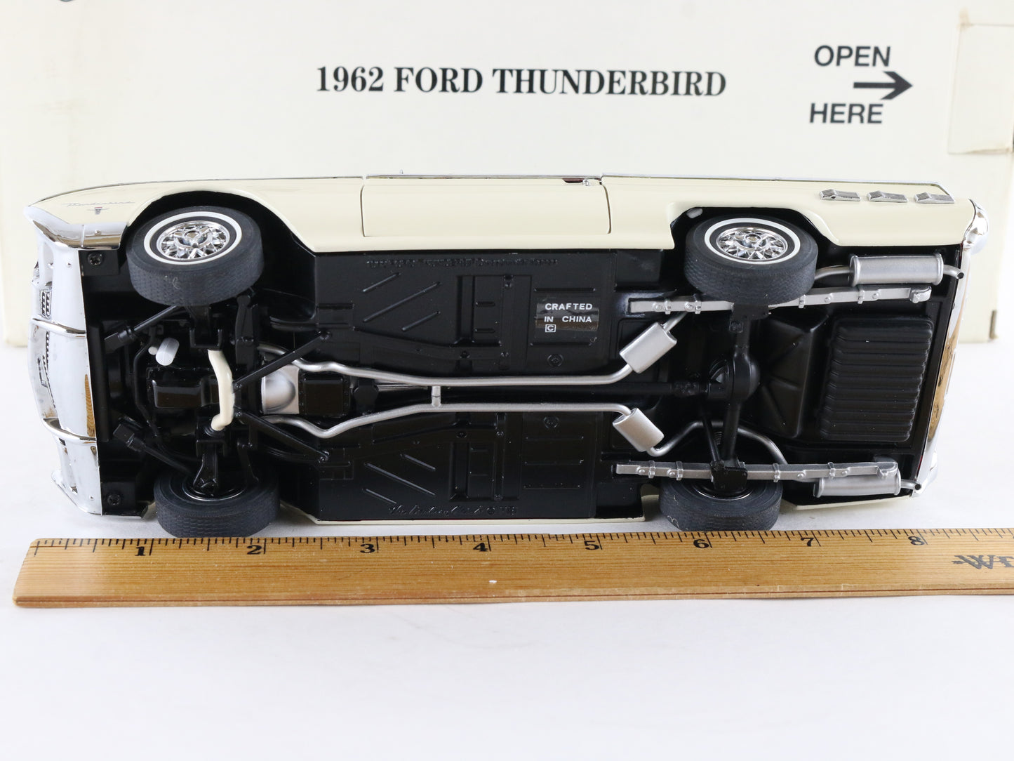 1962 Ford Thunderbird White Black Danbury Mint 1:24 Diecast Model Car