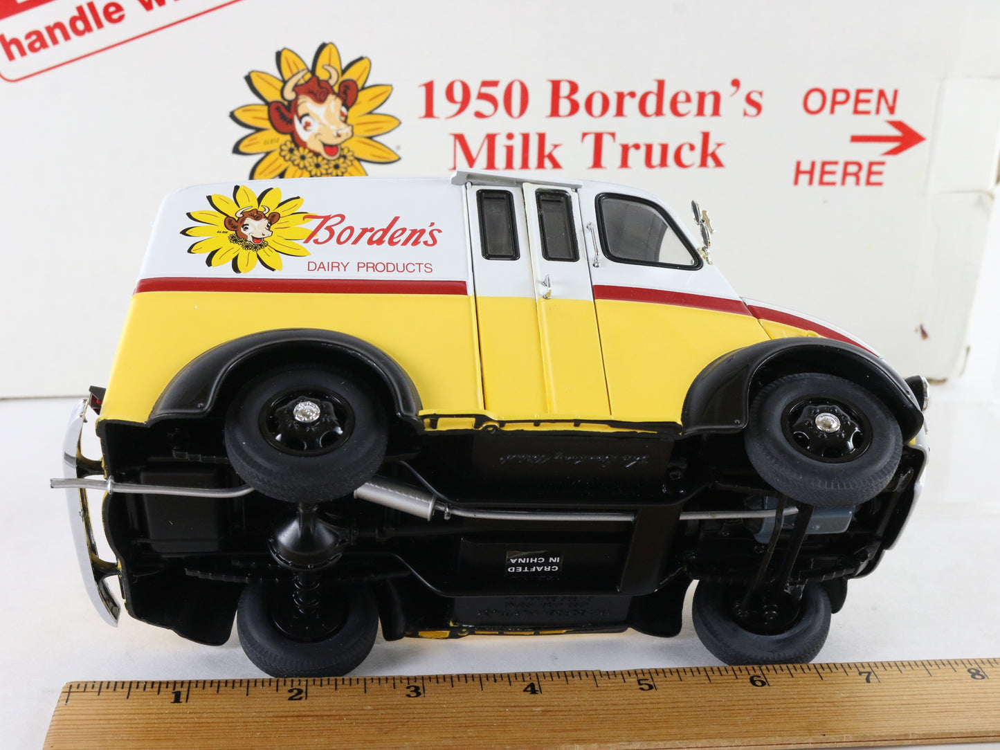 1950 Divco Model 13 Borden Milk Delivery Truck Danbury Mint 1:24 Diecast Model