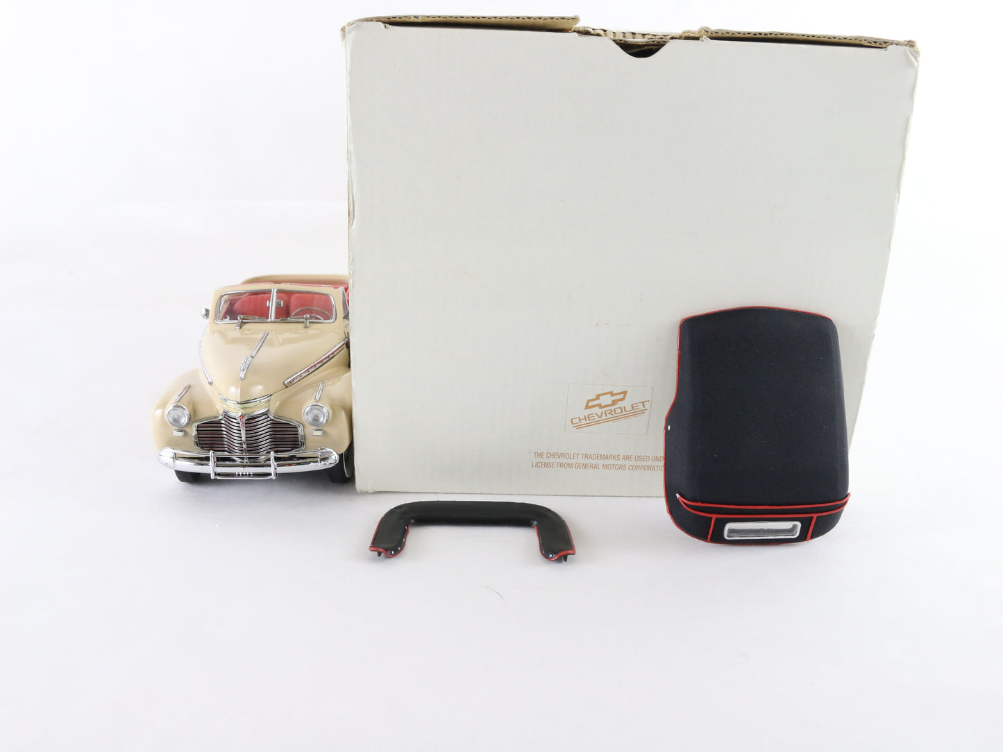1941 Chevrolet Special Deluxe Tan Red Convertible Danbury Mint 1:24 Diecast