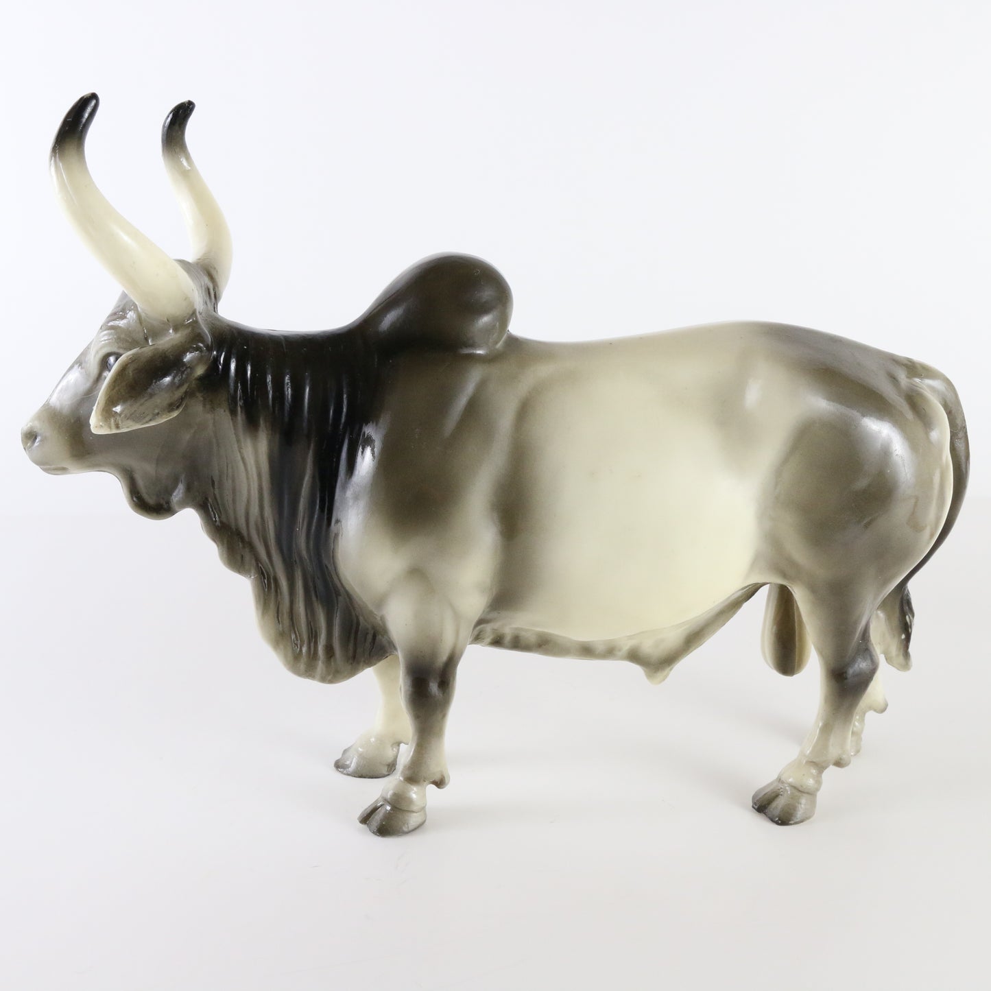 Breyer Brahma Bull Glossy Shaded Grey Traditional Barn Animal