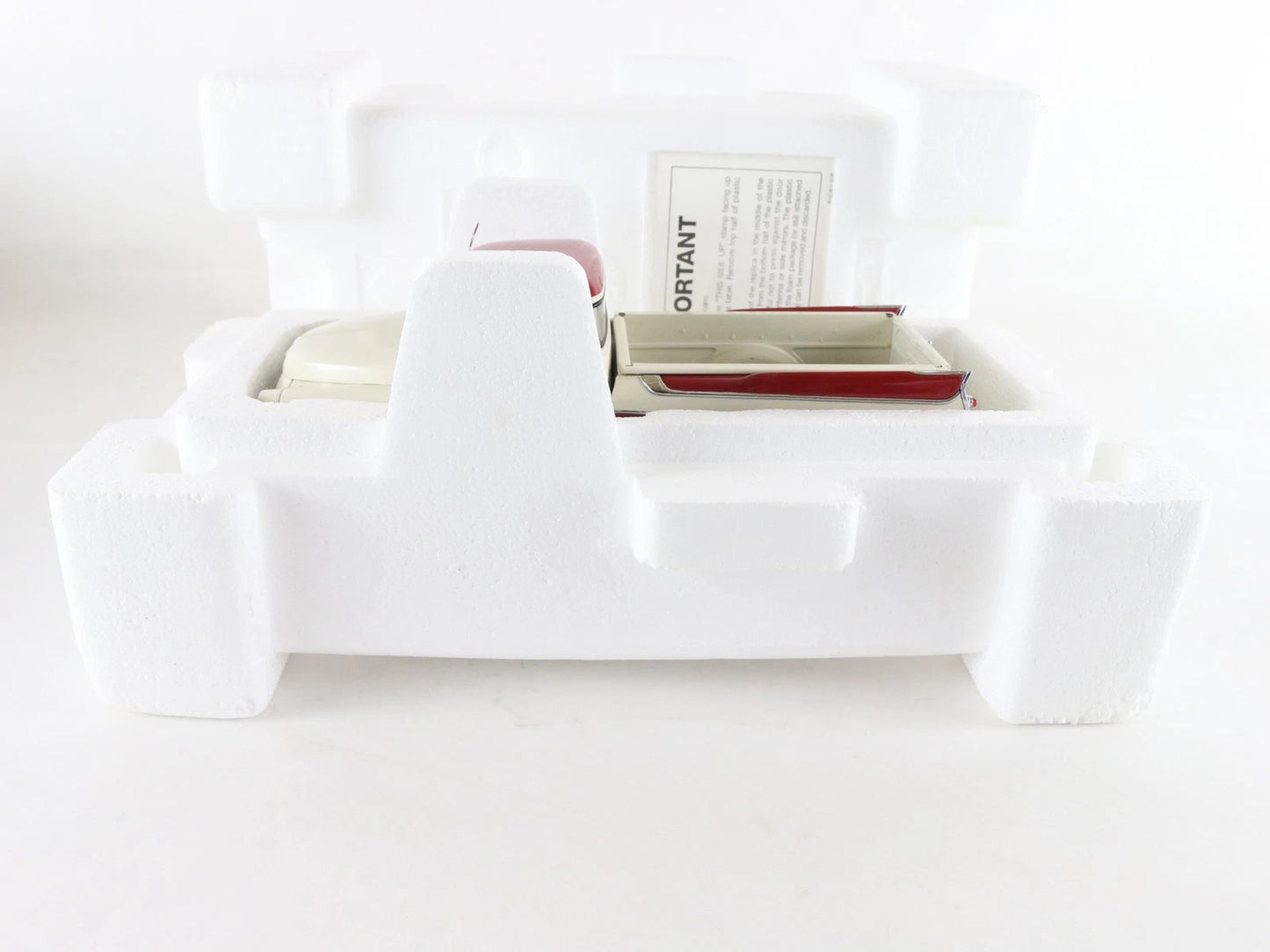 1957 Dodge Sweptside D100 Red White Danbury Mint 1:24 Diecast Model Truck