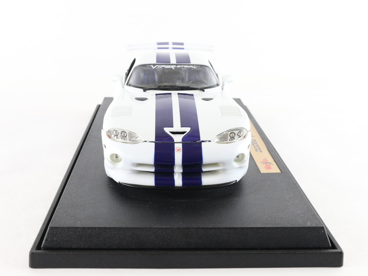 Dodge Viper Gt2 White & Blue Maisto 1:18 Diecast Model Car W/ Stand