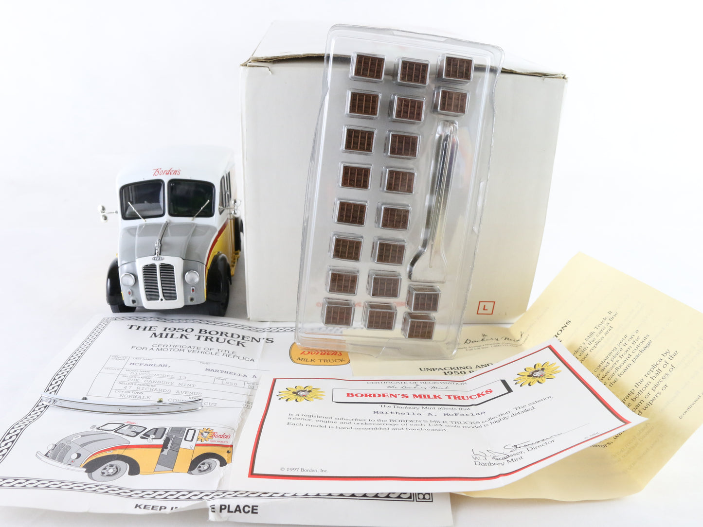 1950 Divco Model 13 Borden Milk Delivery Truck Danbury Mint 1:24 Diecast Model