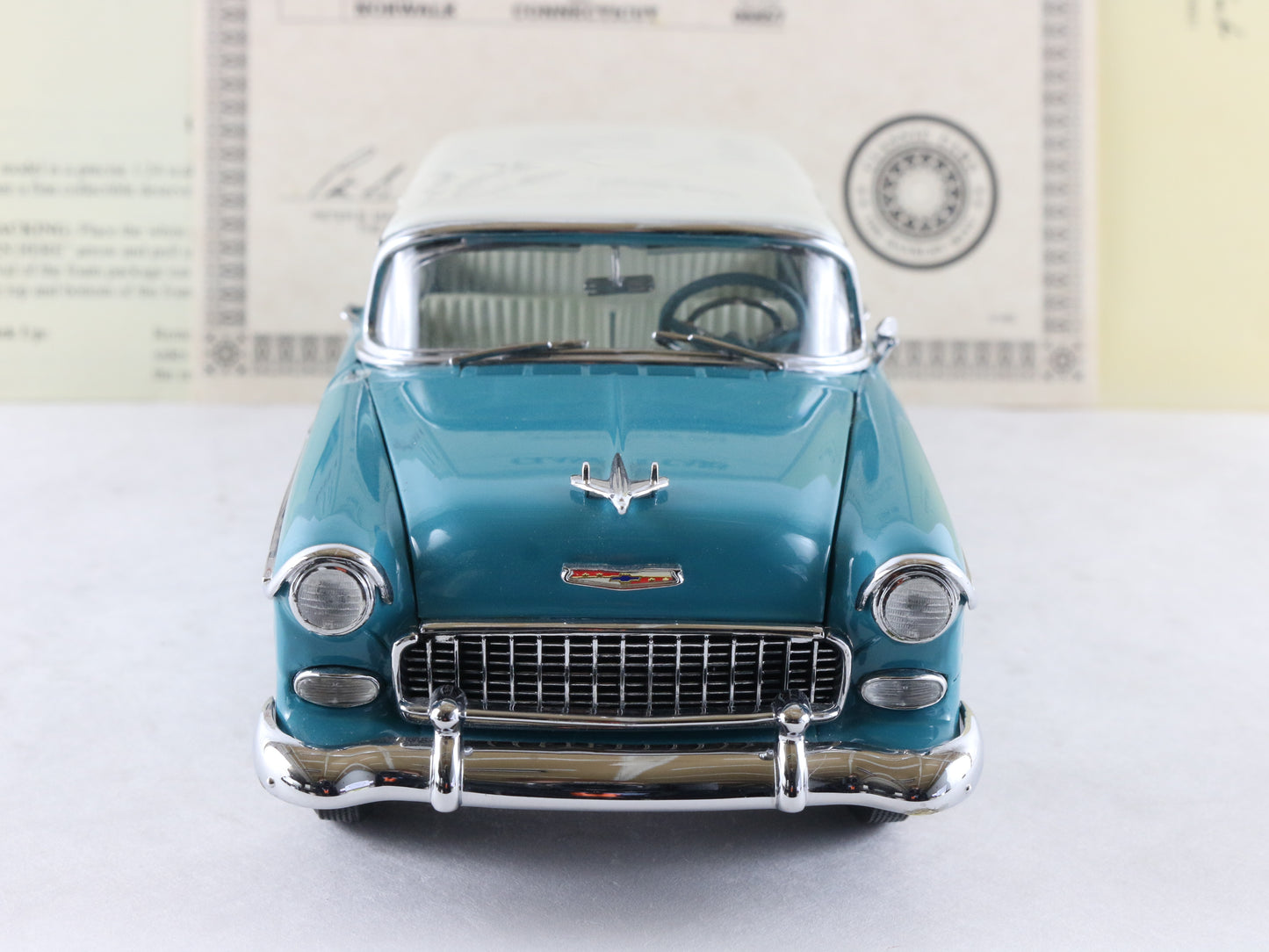 1955 Chevrolet Nomad Blue White Danbury Mint 1:24 Model Car W/ Paperwork