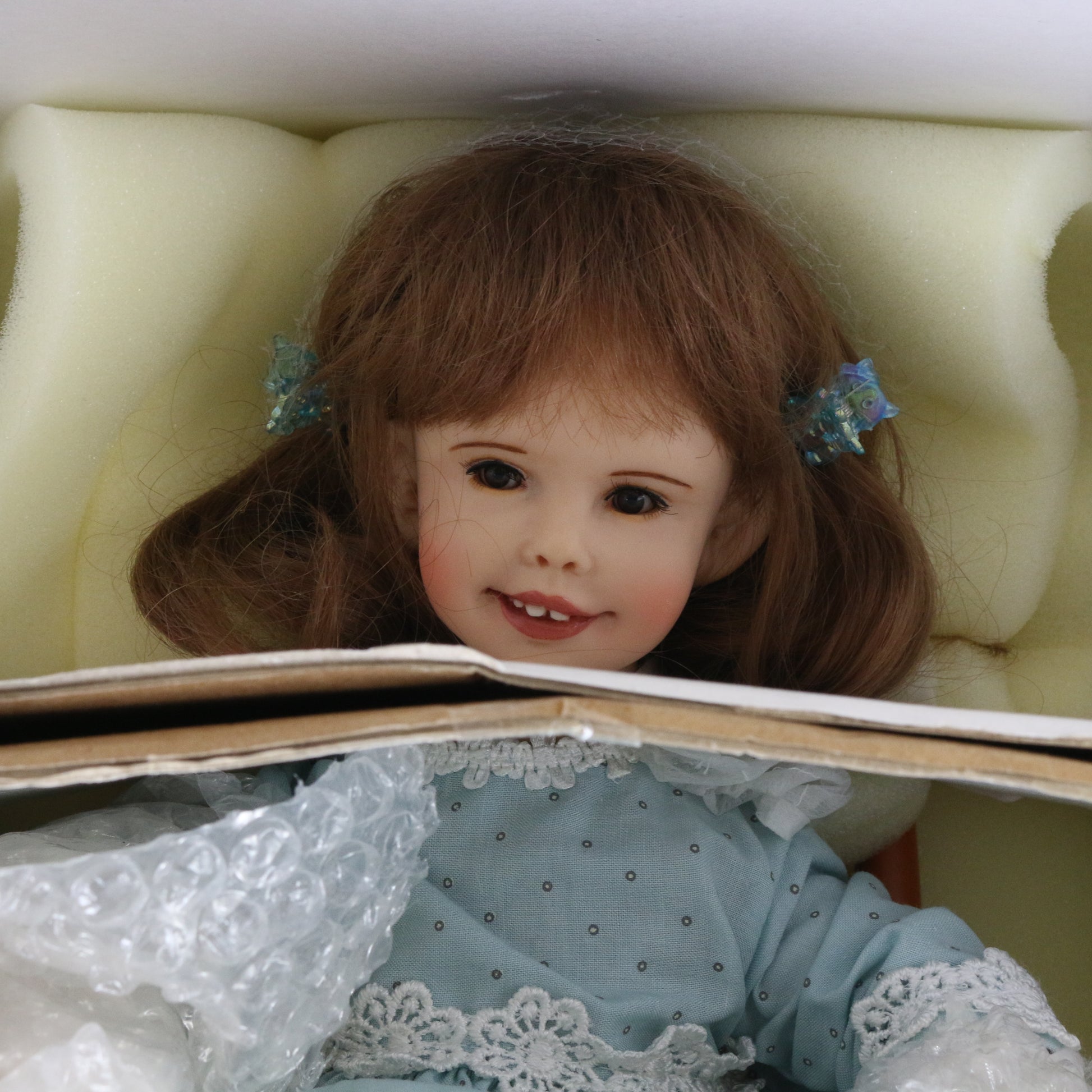 Flo Sylvie Font Master Piece Gallery 15" Large Porcelain Doll 008/300