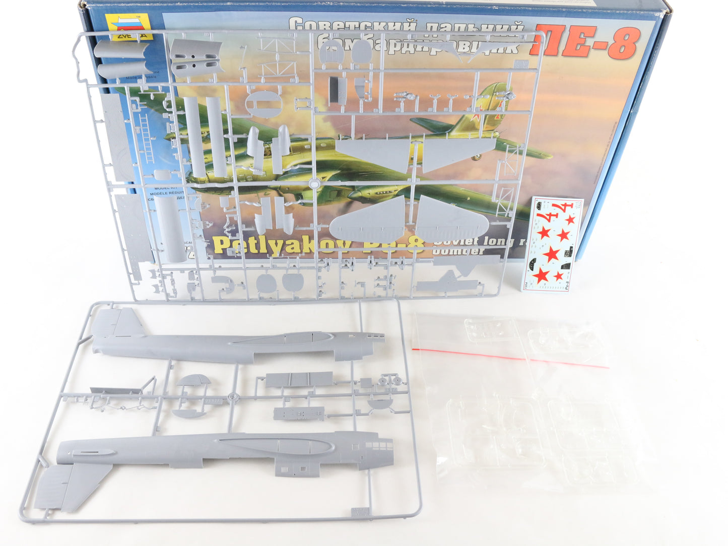 Petlyakov PE-8 Soviet Long Range Bomber Plane Zvezda 1:72 Model Kit 7264