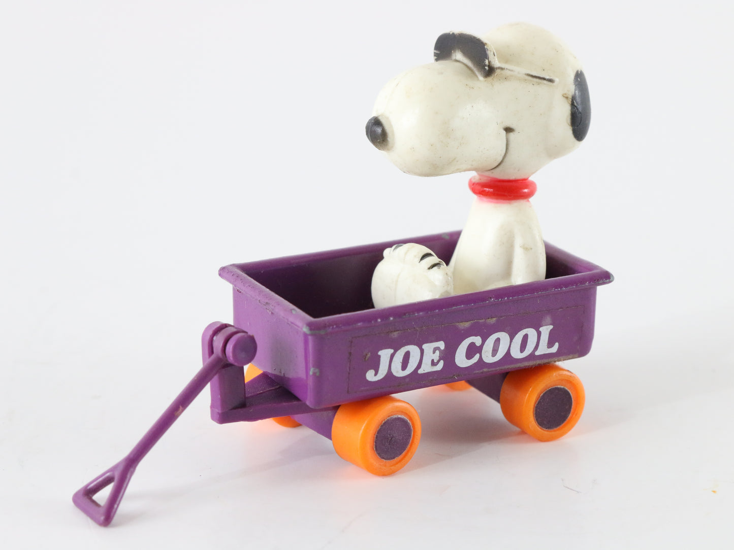 Snoopy Joe Cool Peanuts Mini Wagon Aviva United Feature Syndicate 2.5"