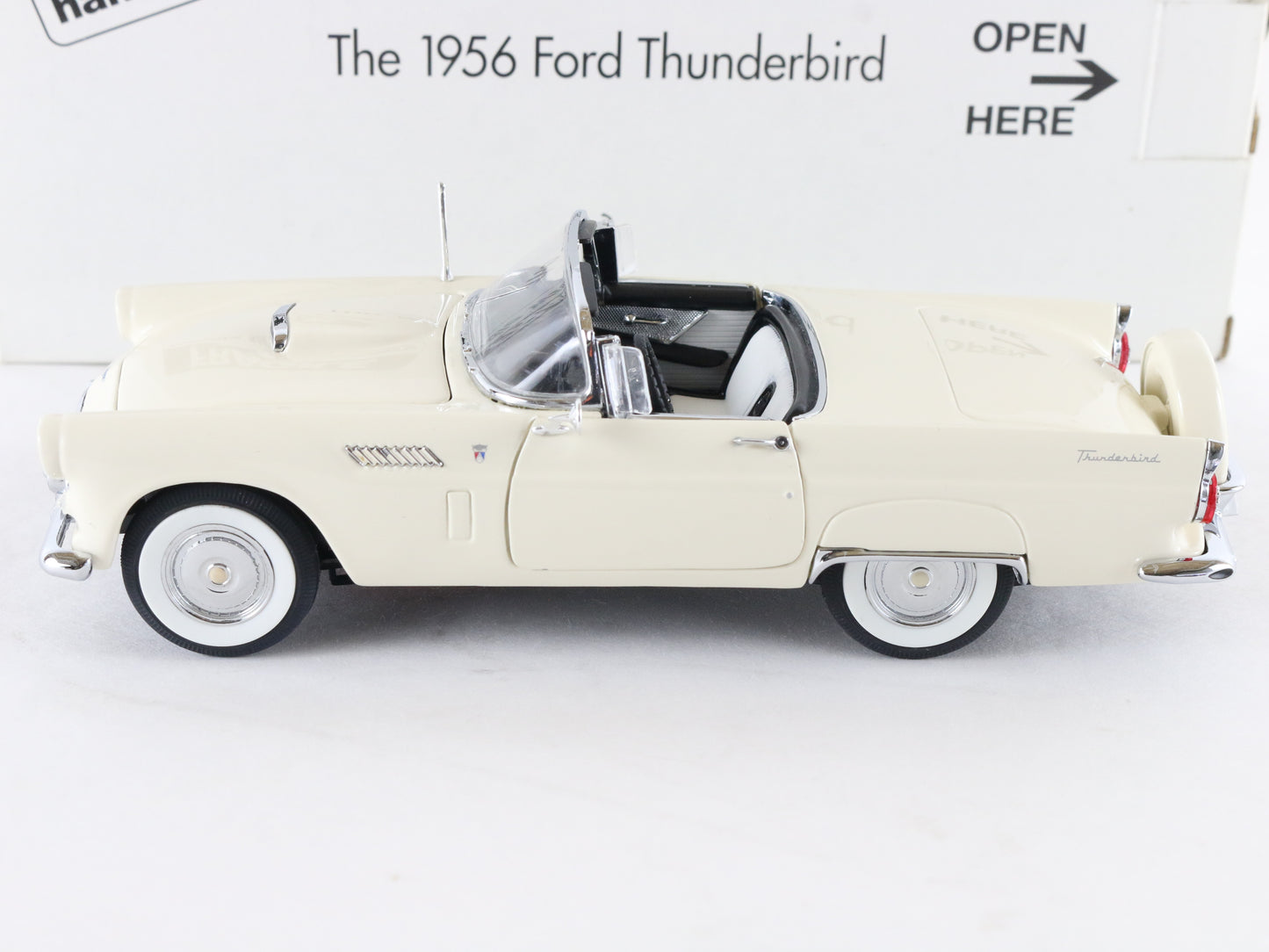 1956 Ford Thunderbird Convertible White Danbury Mint 1:24 Diecast Model
