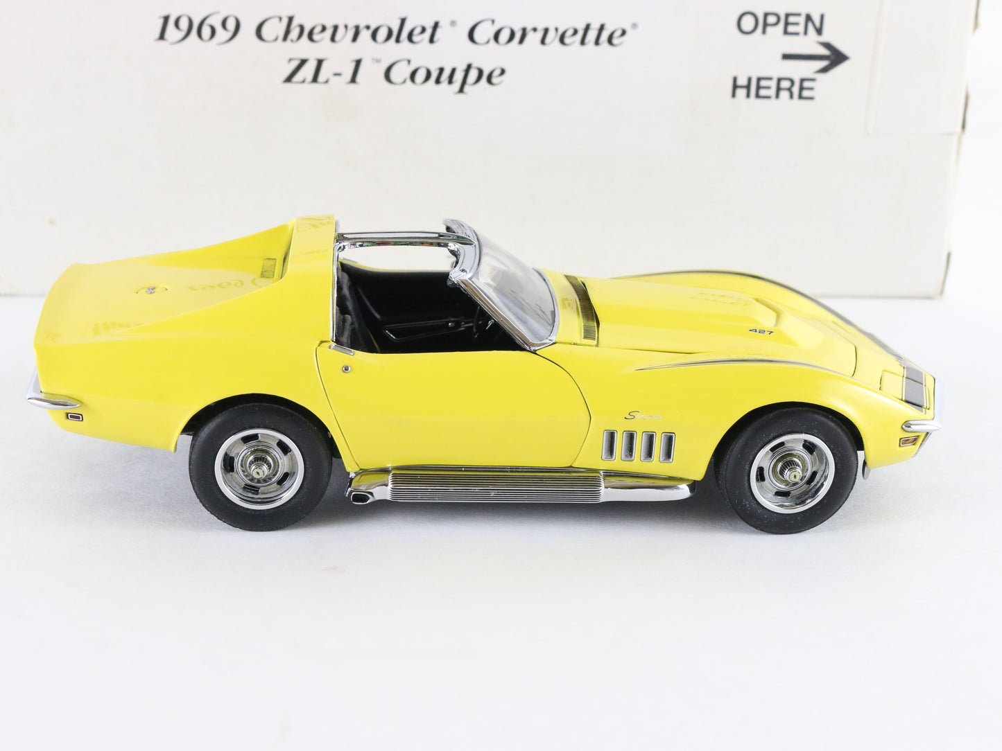 1969 Chevy Corvette ZL-1 Coupe Yellow Danbury Mint 1:24 Diecast Model Car