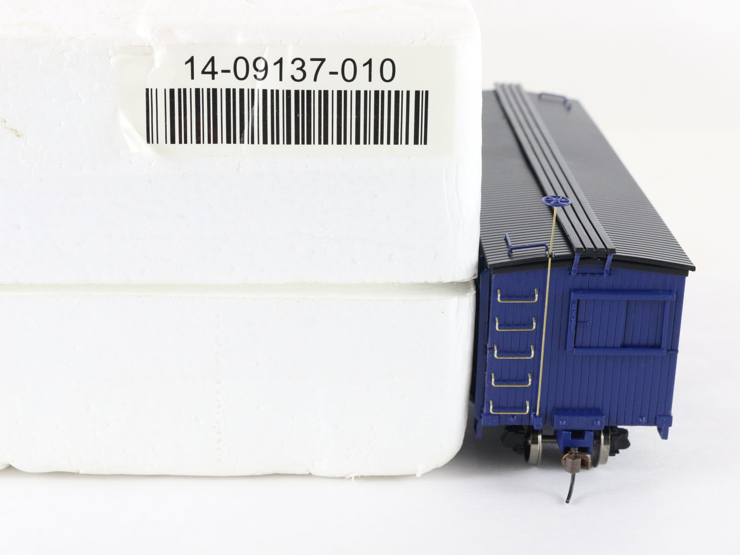 Hawthorne Village HO Wolf Ridge Boxcar Train 14-09137-010 W/ Track