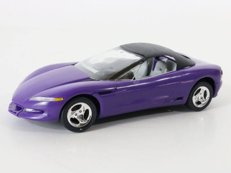 Chevrolet Corvette Sting Ray III Convertible Purple & Black Revell Monogram 1:25