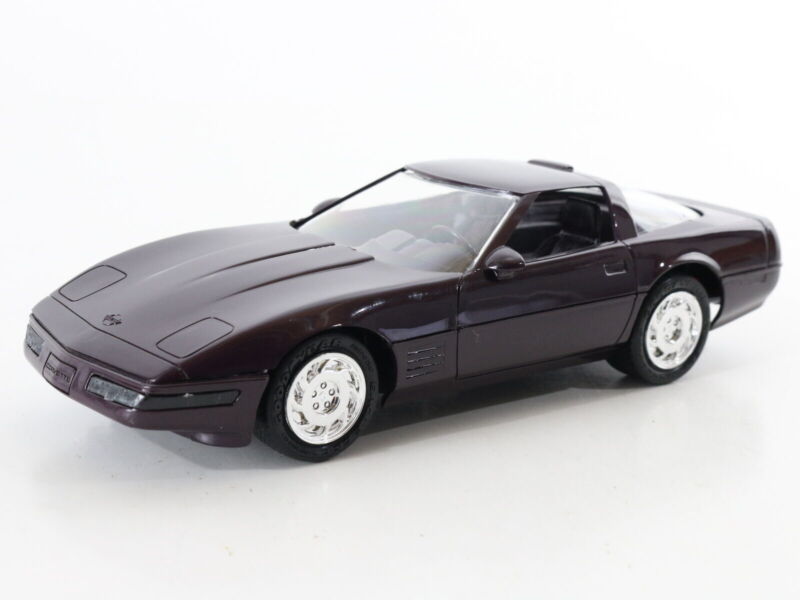 1993 Chevrolet Chevy Corvette Dark Purple AMT ERTL 1:24 Plastic Promo Model Car