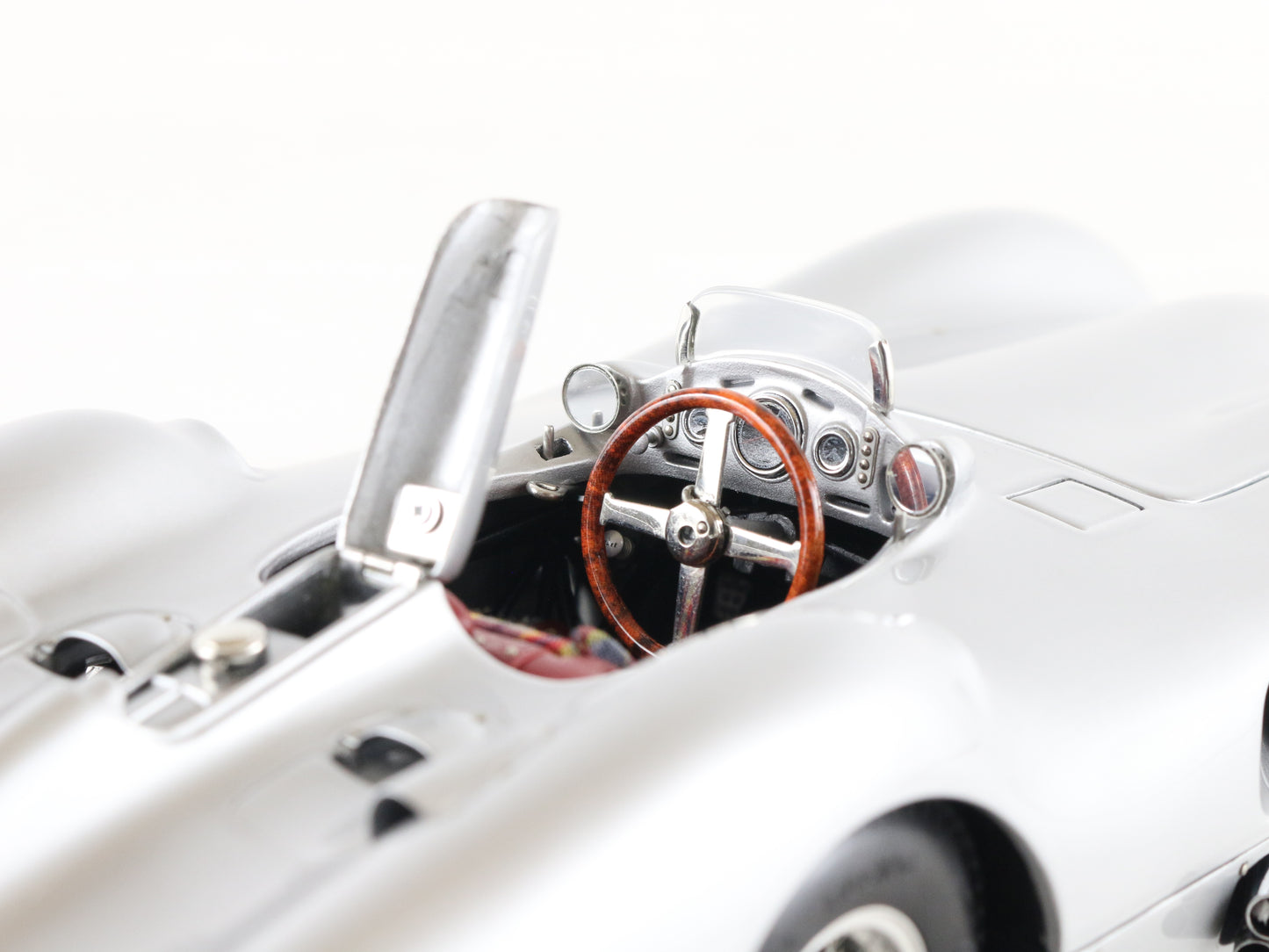 1954-55 Mercedes Benz W196R Streamliner Body Silver CMC 1:18 M-044 Model Car