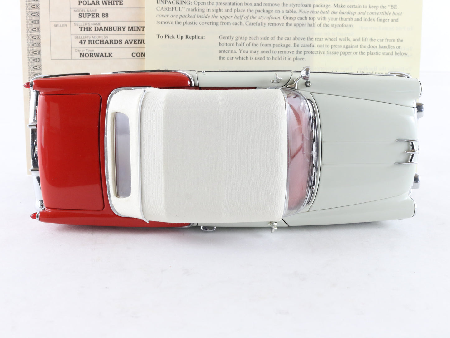 1955 Oldsmobile Super 88 Convertible Red White Danbury Mint 1:24 Model Car