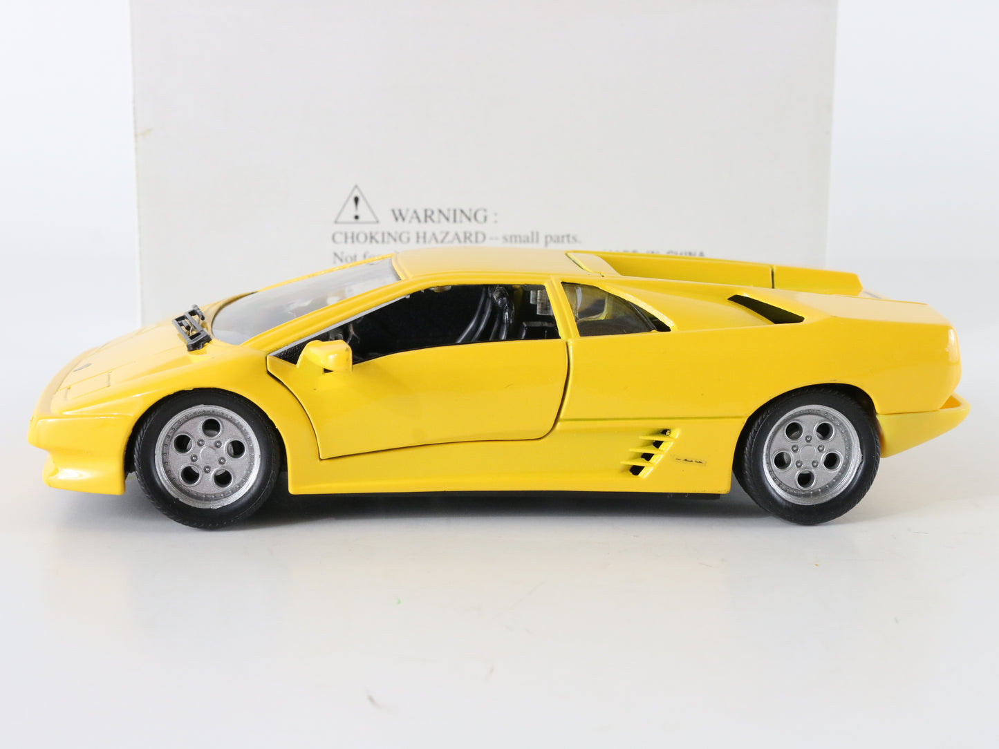 Lamborghini Diablo Yellow Metal Model Car Welly 1:24 9374