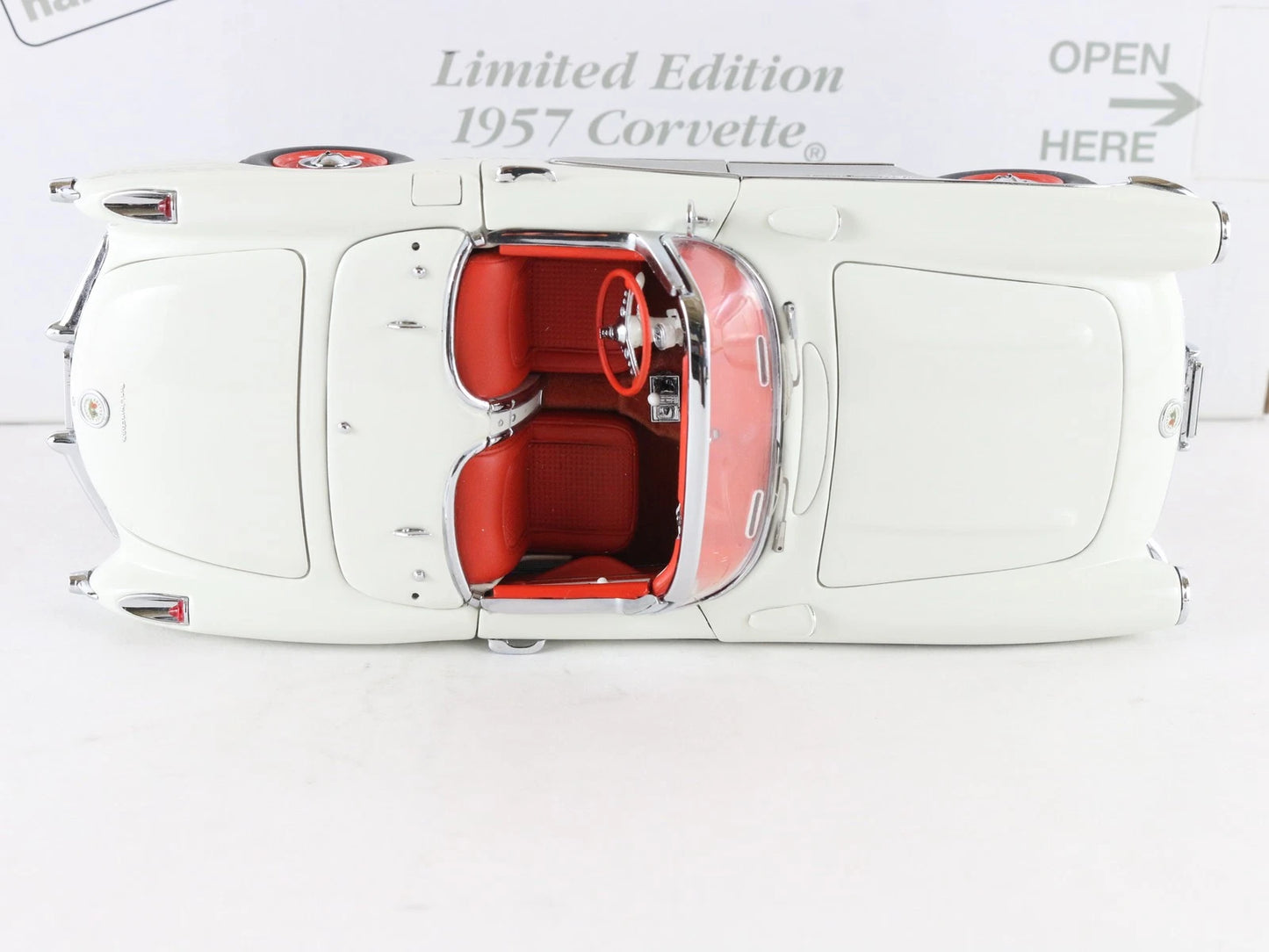 1957 Chevy Corvette Roadster Limited White Silver Danbury Mint 1:24 Diecast 2678
