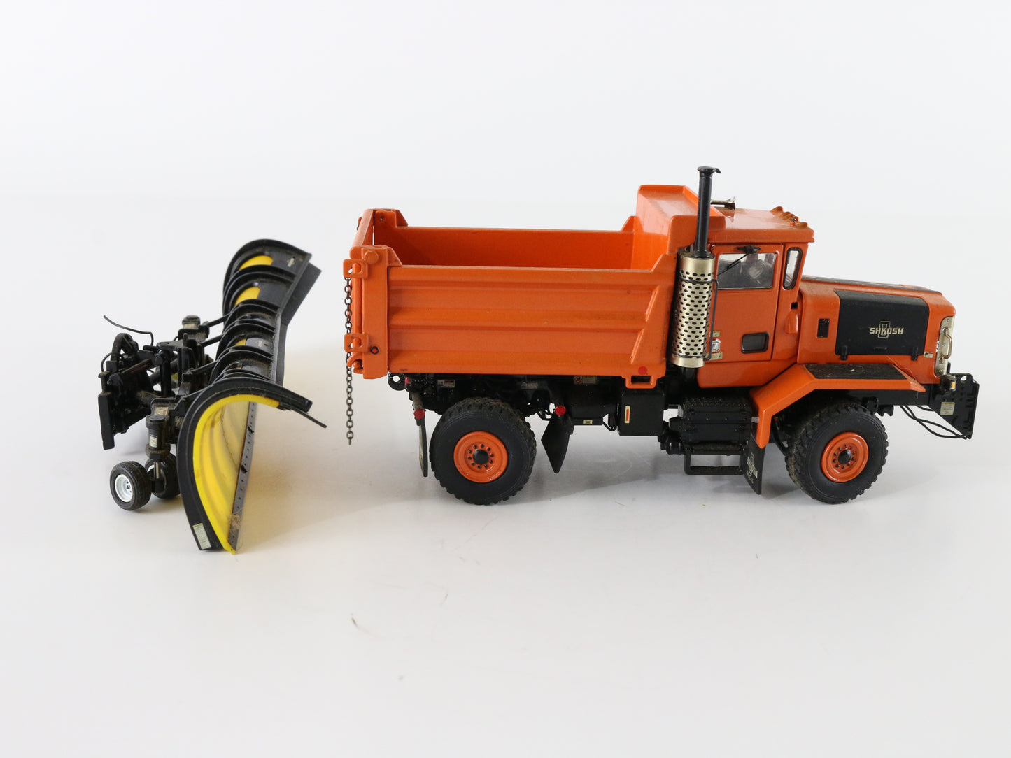 Oshkosh P Series 2 Axle 4x4 Plow Orange Sword 1:50 Metal Model Vehicle