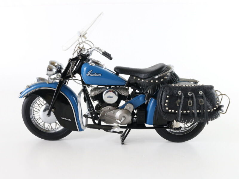 1948 Indian Chief Roadmaster Black & Blue Danbury Mint 1:10 Model Motorcycle