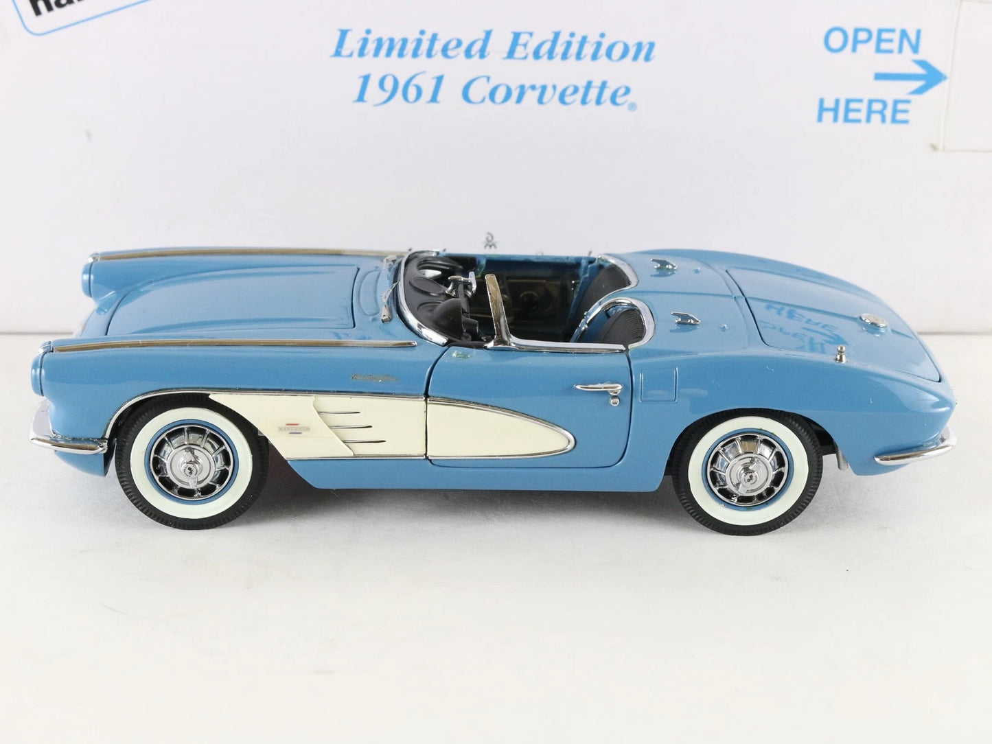 1961 Chevy Corvette Convertible Blue White Limited Danbury Mint 1:24 AS-IS
