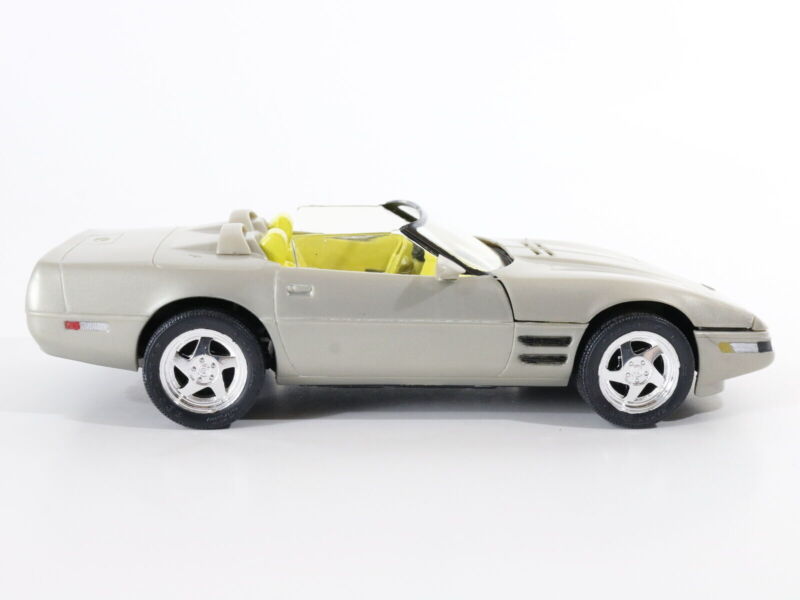 Chevrolet Corvette Spyder Revell Snaptite 1:24 6267 Built Model Kit