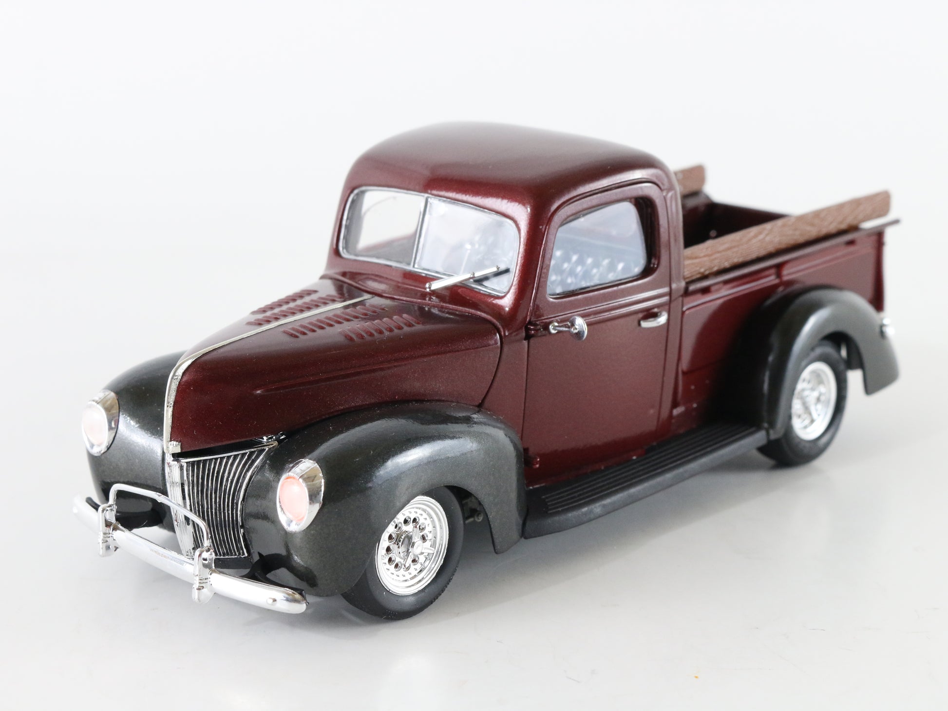 1940 Ford V8 Pickup Truck Monogram Built Model Kit 1:24