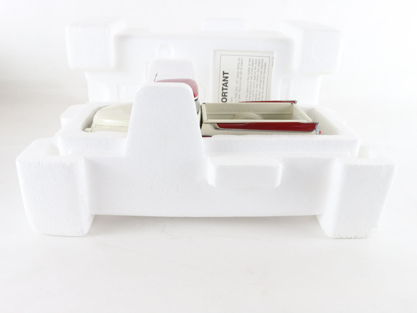 1957 Dodge Sweptside D100 Red White Danbury Mint 1:24 Diecast Model Truck