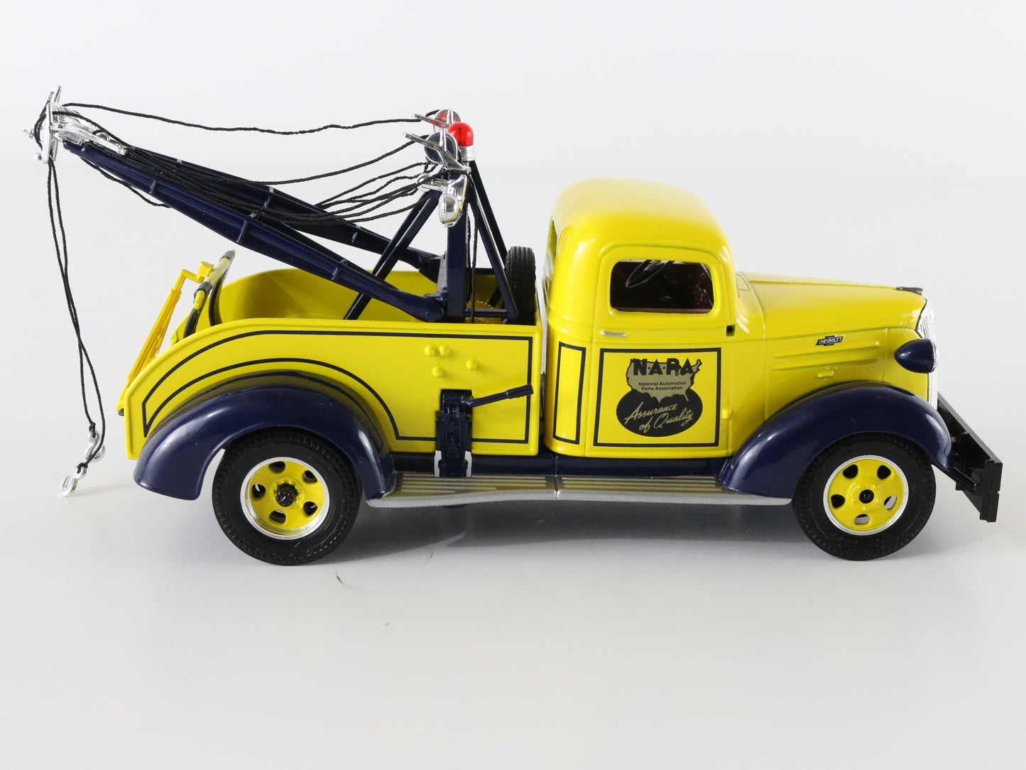 1937 Chevrolet Tow Truck NARA Blue & Yellow First Gear 1:34 Model Car