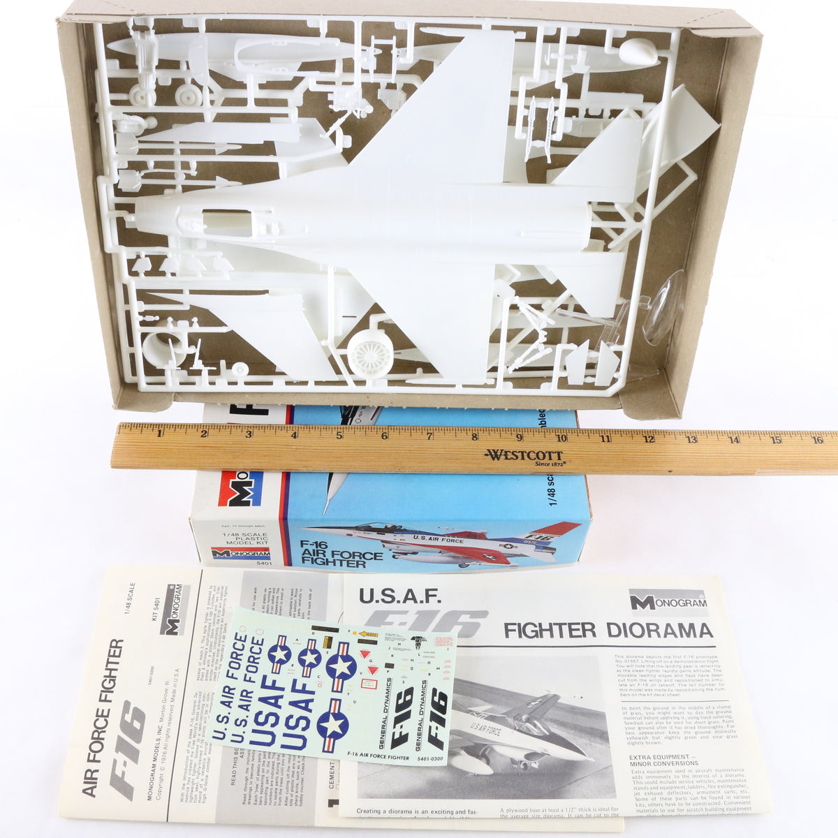 F-16 USAF Fighting Falcon Fighter Plane Monogram 1:48 Model Aircraft Kit 5401