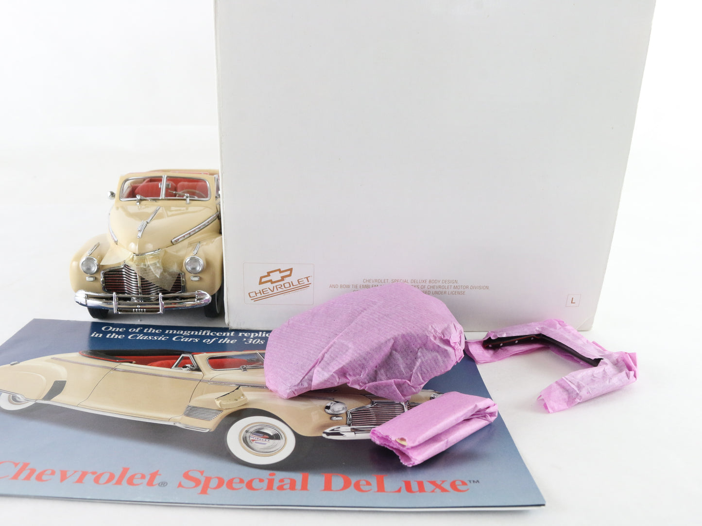 1941 Chevrolet Special Deluxe Convertible Tan Red Danbury Mint 1:24 Diecast