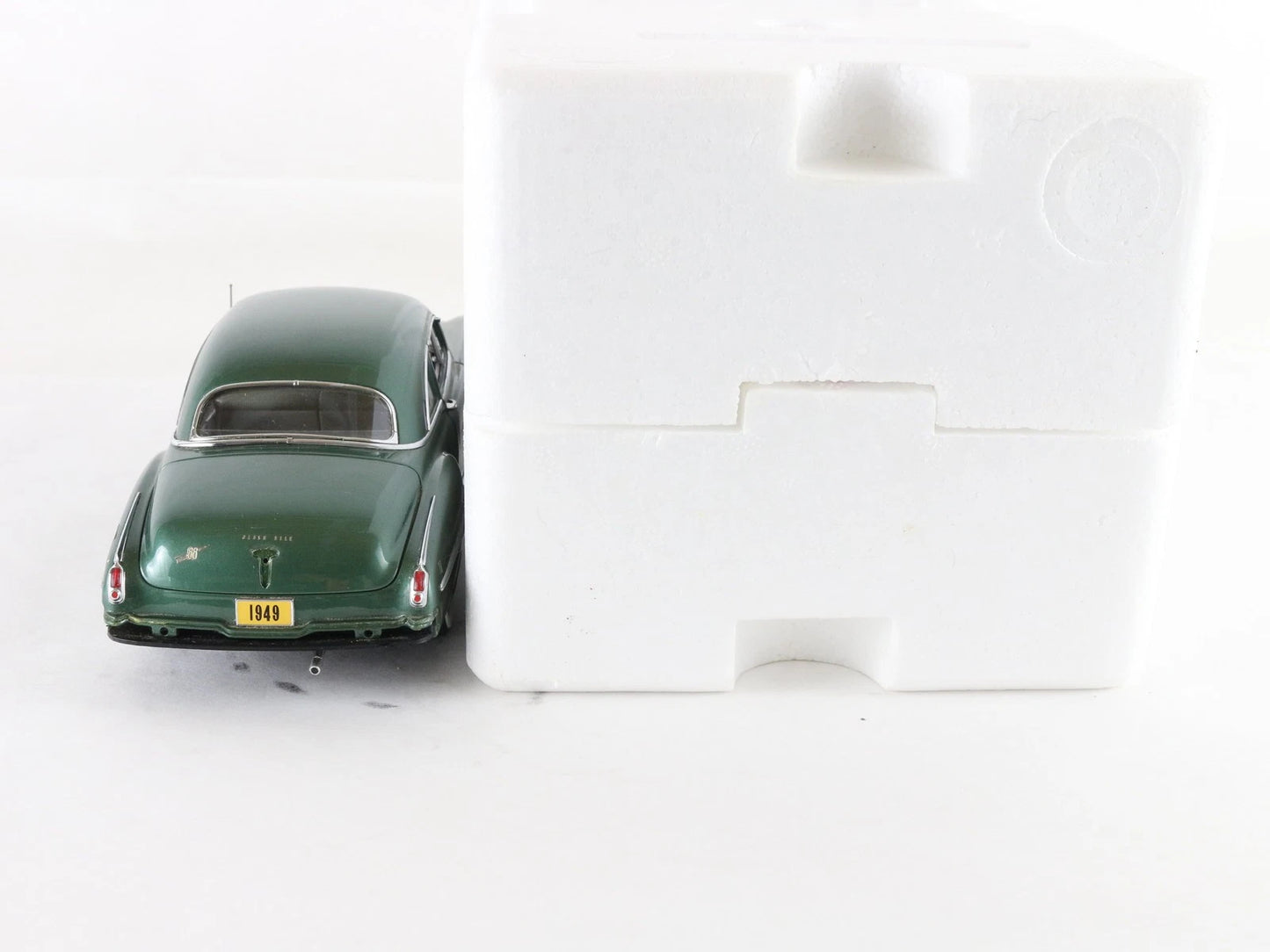1949 Oldsmobile 88 Coupe Ivy Green Danbury Mint 1:24 Diecast Model Car