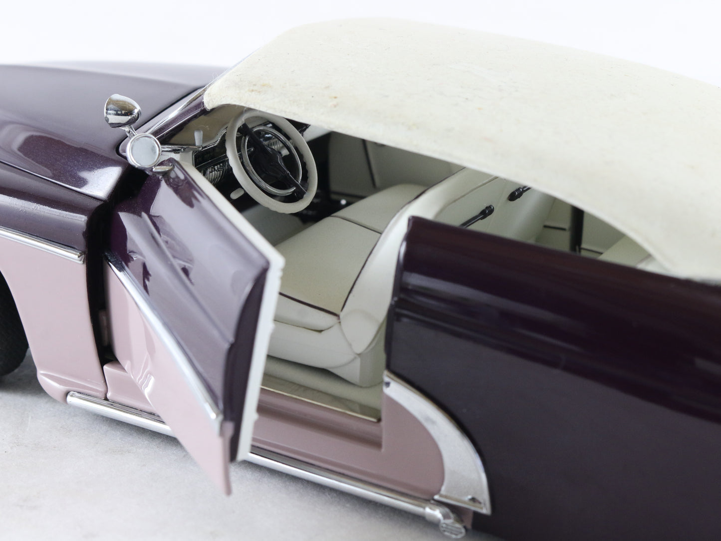 1950 Mercury Custom Convertible Purple Pink Danbury Mint 1:24 Model Car