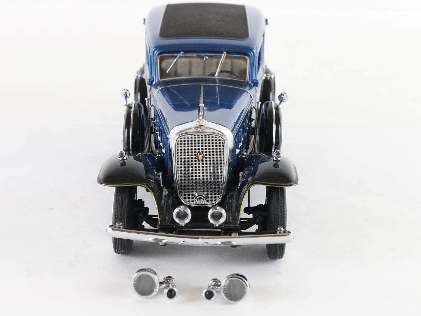 1932 Cadillac V-16 Sedan Blue Danbury Mint 1:24 Diecast Model LE #946/5000