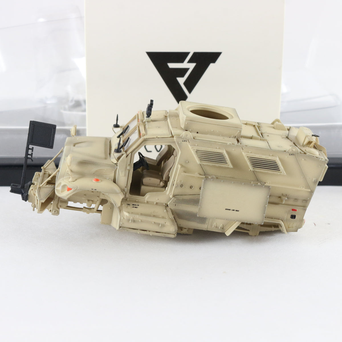 M1224 Maxxpro Meap Anti Ambush Military Vehicle T-Model 1:72 7005