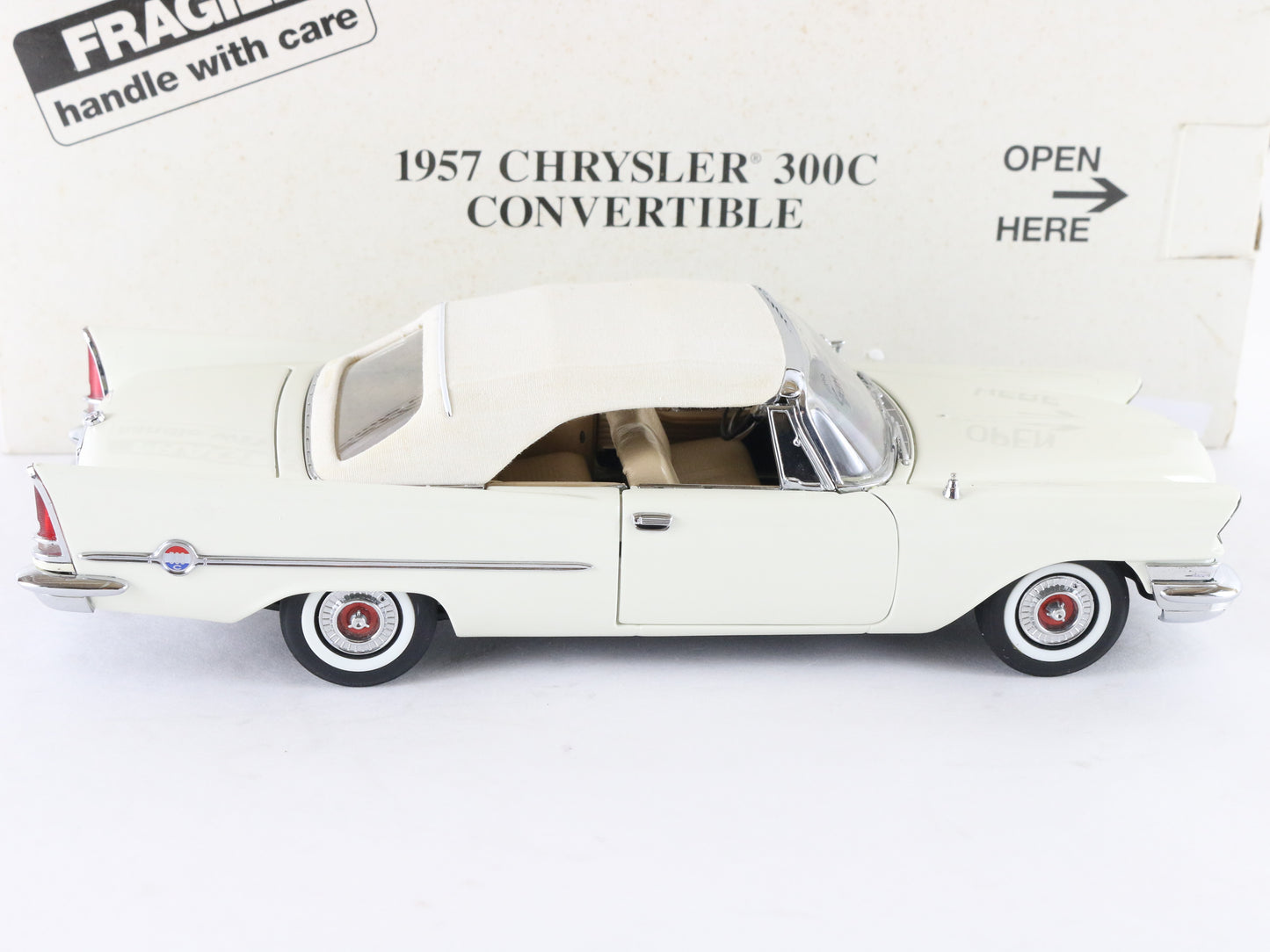 1957 Chrysler 300C Convertible White Danbury Mint 1:24 Diecast Model