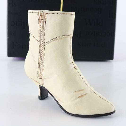 Ingenue White Boot Resin Shoe