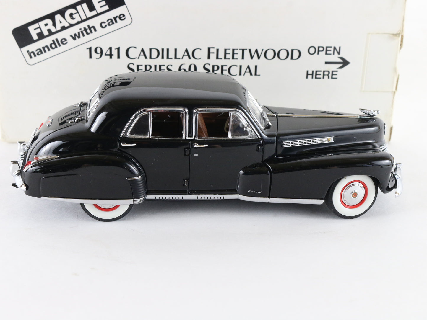 1941 Cadillac Fleetwood Series 60 Special Black Classic Danbury 1:24 Diecast