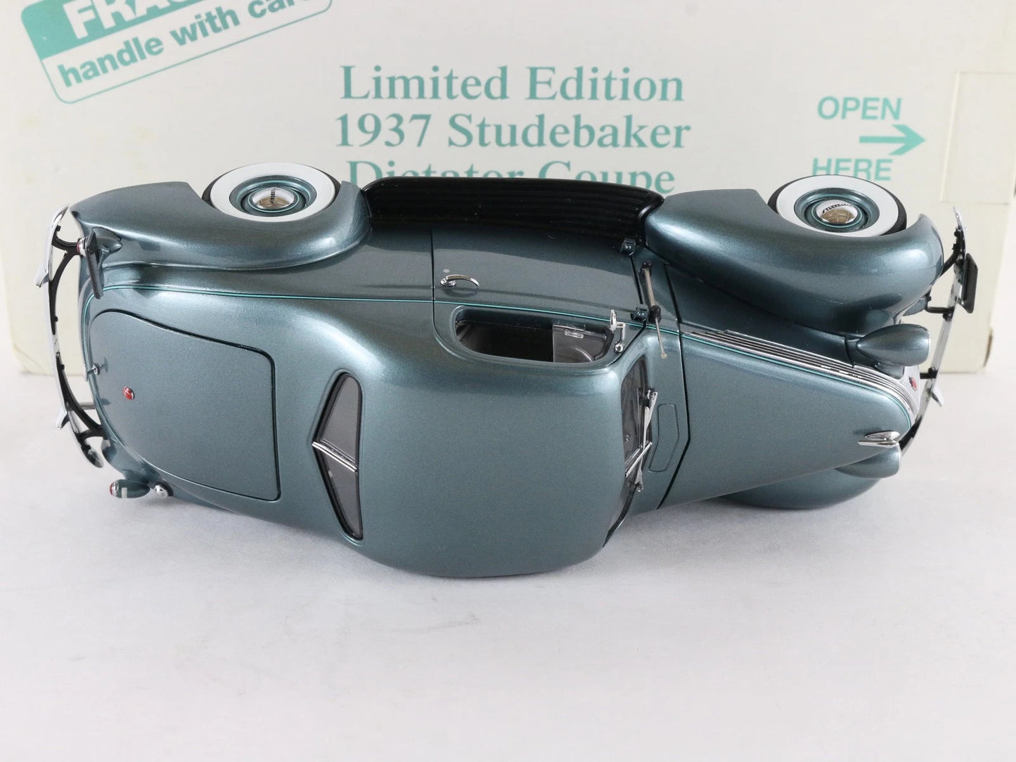 1937 Studebaker Dictator Coupe Blue Danbury Mint 1:24 Diecast Model 1959/5000