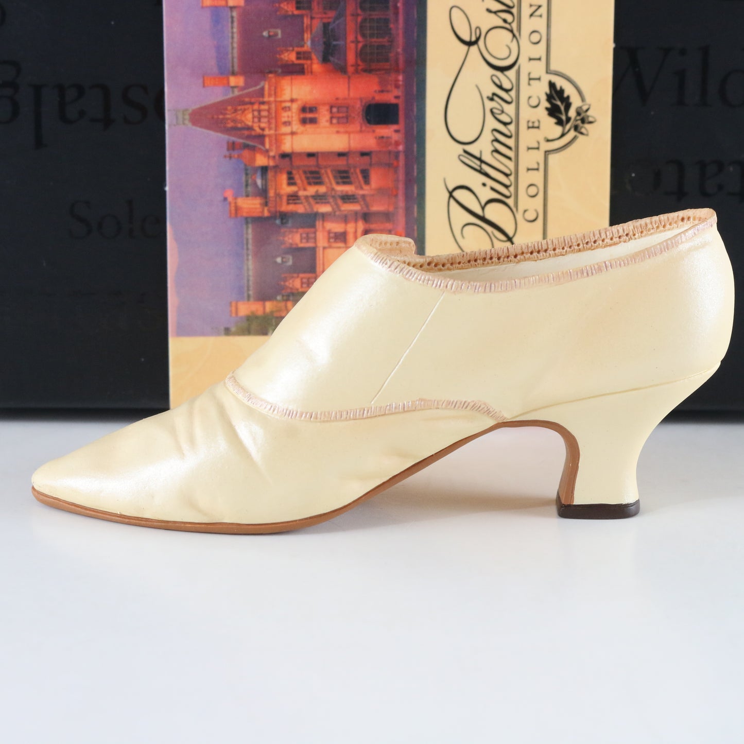 Just The Right Shoe Sweet Elegance Raine Willitts Biltmore Estate Shoe 25415