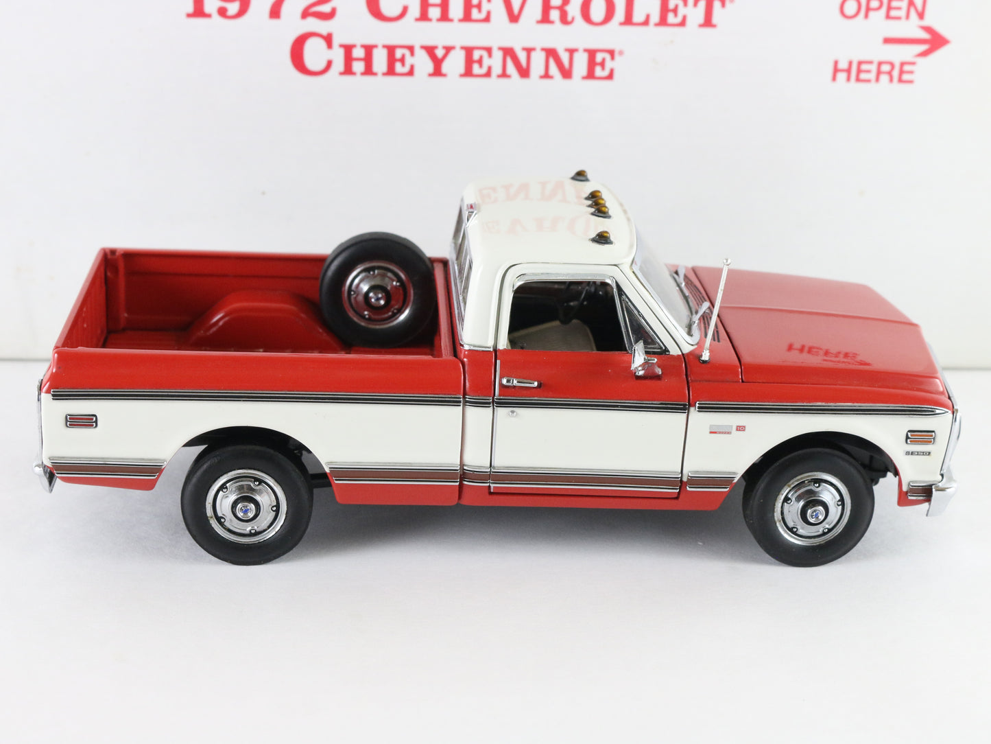 1972 Chevrolet Cheyenne Pickup Truck Danbury Mint 1:24 Diecast Model