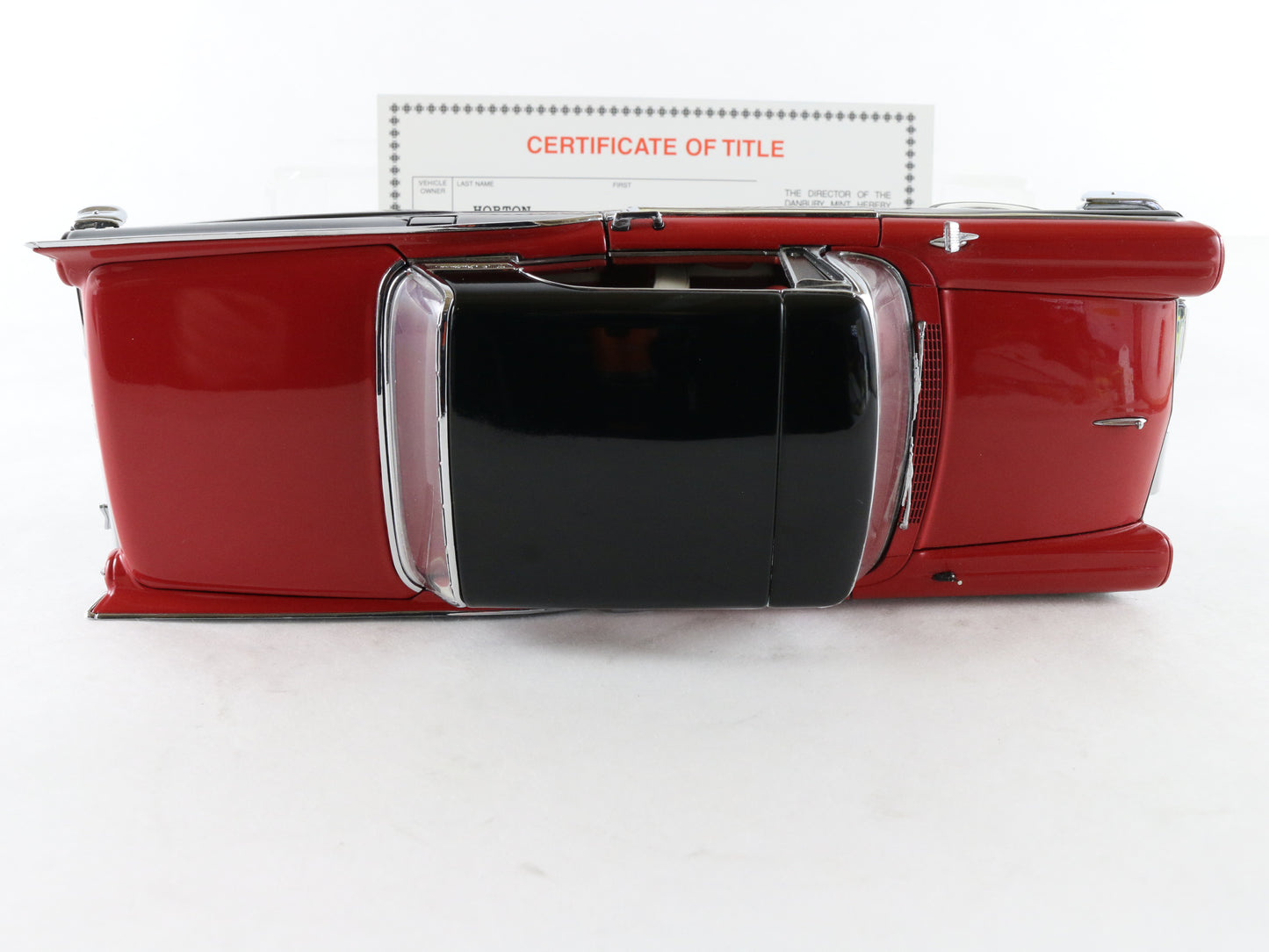 1957 Ford Fairlane 500 Skyliner Red Black Danbury Mint 1:24 Model Car