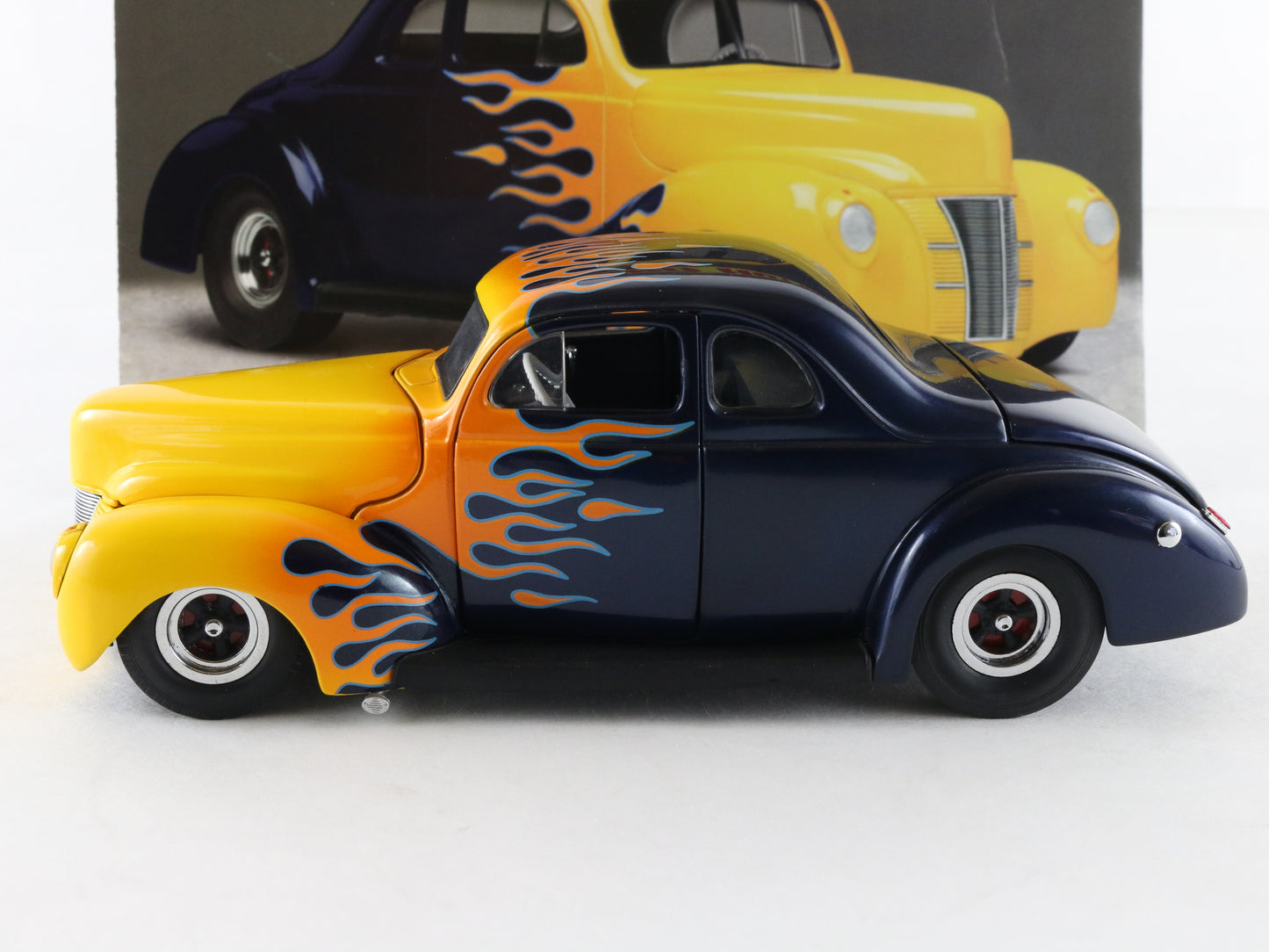1940 Ford Hot Rod Blue W/ Flames Danbury Mint 1:24 Model Car