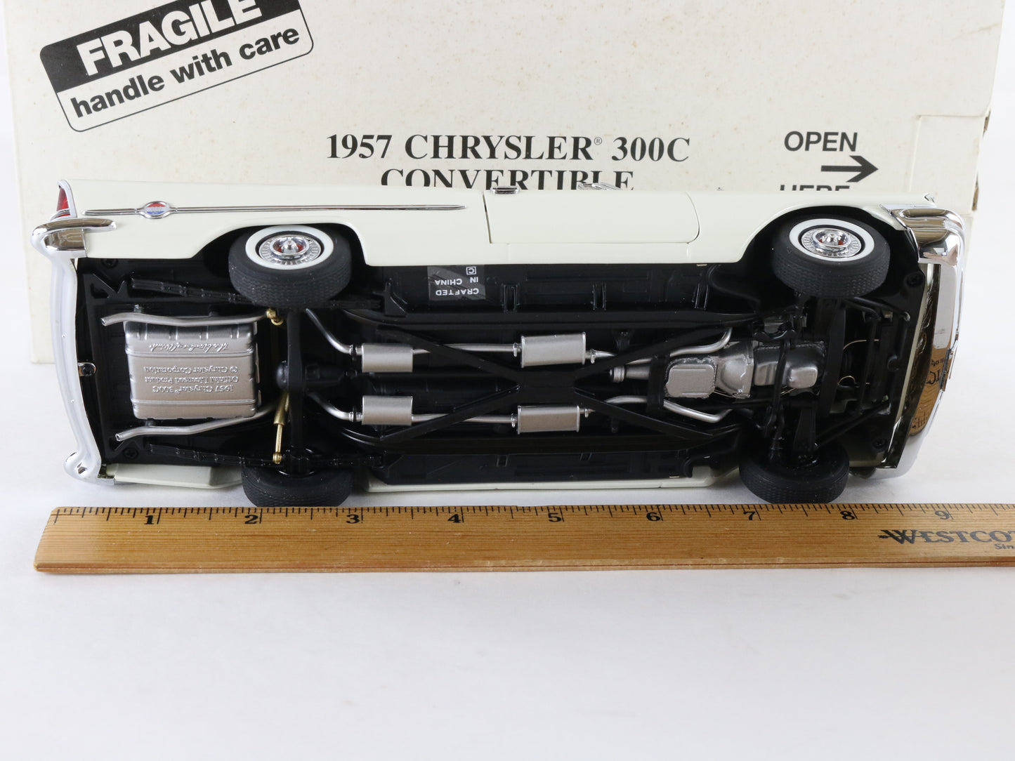 1957 Chrysler 300C Convertible White Danbury Mint 1:24 Diecast Model